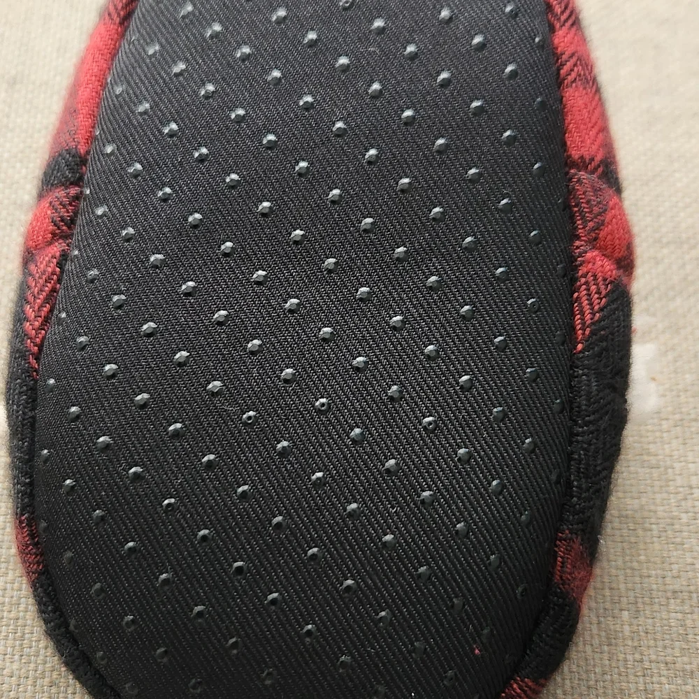 NWT Dearfoams Red and Black Plaid Baby Slippers